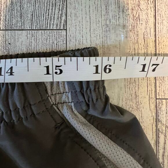 The North Face Men’s Flashdry Running Shorts Athletic Grey measures 32x7” - Picture 9 of 12